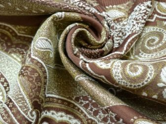 Дивани для балконів та лоджій (65 фото): огляд маленьких канапок з ящиками для зберігання, вибираємо кутові дивани зі спальним місцем, дизайн балкона з вузьким розкладним міні-диваном