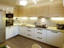 Дизайн кухні 9 квадратних метрів з холодильником (67 фото): цікаві проекти і варіанти інтер’єру. Як розмістити необхідну меблі?