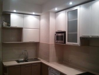 Дизайн кухні 9 квадратних метрів з холодильником (67 фото): цікаві проекти і варіанти інтер’єру. Як розмістити необхідну меблі?