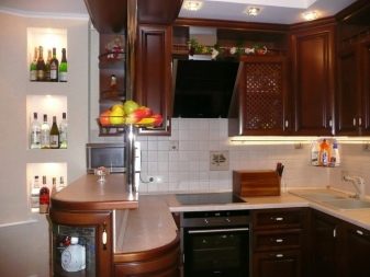 Дизайн кухні з вентиляційним коробом (54 фото): як обіграти виступ вентиляційної шахти в кутку при вході? Як заховати виступ вентиляції?