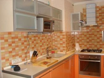 Дизайн кухні з вентиляційним коробом (54 фото): як обіграти виступ вентиляційної шахти в кутку при вході? Як заховати виступ вентиляції?
