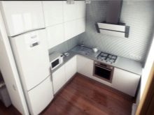 Дизайн і схема кутової кухні з холодильником (43 фото): огляд кухонних гарнітурів з пеналом і з вбудованим холодильником. Варіанти розташування біля входу і вікна