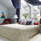 Дизайн спальні 14 кв. м (87 фото): інтер’єр і планування прямокутної кімнати, проект спальні-вітальні в сучасному стилі, розстановка меблів та зонування простору