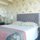 Дизайн спальні 14 кв. м (87 фото): інтер’єр і планування прямокутної кімнати, проект спальні-вітальні в сучасному стилі, розстановка меблів та зонування простору