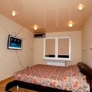 Дизайн спальні 14 кв. м (87 фото): інтер’єр і планування прямокутної кімнати, проект спальні-вітальні в сучасному стилі, розстановка меблів та зонування простору