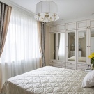 Дизайн спальні 14 кв. м (87 фото): інтер’єр і планування прямокутної кімнати, проект спальні-вітальні в сучасному стилі, розстановка меблів та зонування простору