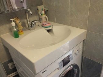 Дизайн ванної кімнати в світлих тонах (59 фото): дизайн світлого інтер’єру маленької ванної кімнати в стилі сучасної класики, оформлення ванни 4 кв. м в «хрущовці»