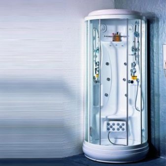 Душові кабіни без гідромасажа: моделі з радіо, рейтинг надійних моделей і правила вибору