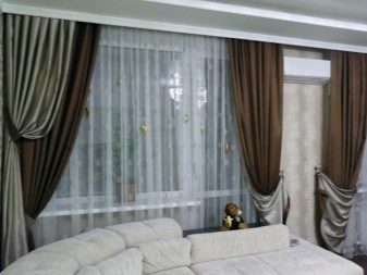Двоколірні штори у вітальню (29 фото): найбільш вдалі поєднання двох кольорів штор для залу, варіанти комбінованих штор на одному вікні