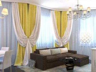 Двоколірні штори у вітальню (29 фото): найбільш вдалі поєднання двох кольорів штор для залу, варіанти комбінованих штор на одному вікні