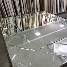 Дзеркальна плитка у ванній (34 фото): особливості дизайну ванної кімнати з дзеркальними плиткою. Дзеркальна плитка з фацетом і інші її види в інтер’єрі ванної