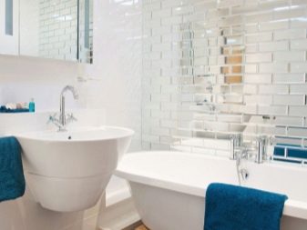 Дзеркальна плитка у ванній (34 фото): особливості дизайну ванної кімнати з дзеркальними плиткою. Дзеркальна плитка з фацетом і інші її види в інтер’єрі ванної