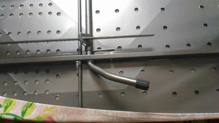 Дзеркало з прасувальної дошкою: вибираємо вбудовану настінну панель-трансформер для прасування