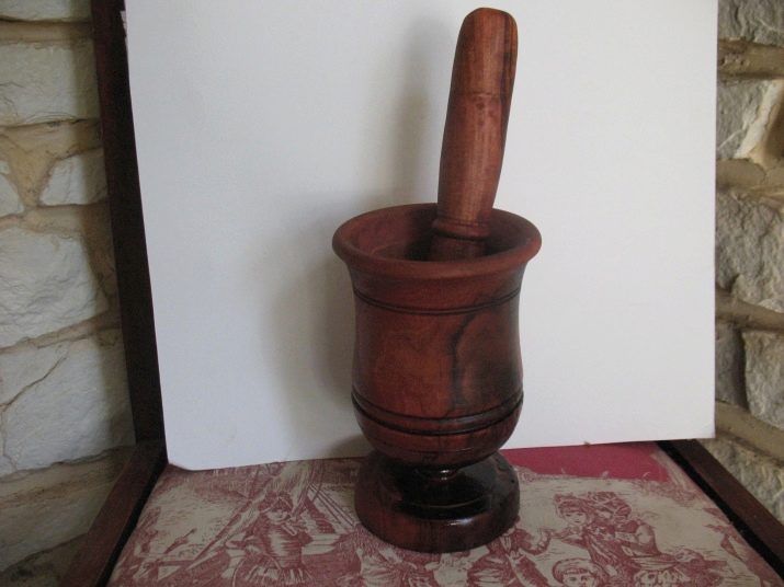 Елітна посуд: опис золотий посуду преміум-класу та брендового посуду з інших матеріалів. Огляд брендів, що виробляють посуд класу люкс