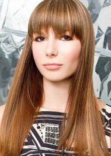 Філіруваний чубчик (93 фото): як правильно зробити косу, пряму і проріджену чубок на бік в домашніх умовах звичайними та філірувальними ножицями?