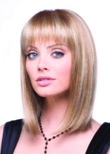 Філіруваний чубчик (93 фото): як правильно зробити косу, пряму і проріджену чубок на бік в домашніх умовах звичайними та філірувальними ножицями?