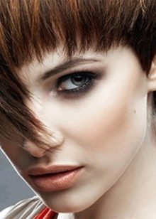 Філіруваний чубчик (93 фото): як правильно зробити косу, пряму і проріджену чубок на бік в домашніх умовах звичайними та філірувальними ножицями?