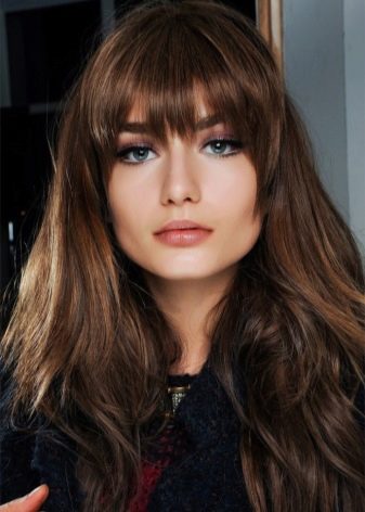 Філіруваний чубчик (93 фото): як правильно зробити косу, пряму і проріджену чубок на бік в домашніх умовах звичайними та філірувальними ножицями?