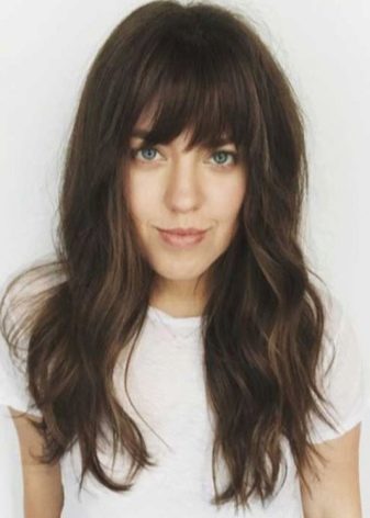 Філіруваний чубчик (93 фото): як правильно зробити косу, пряму і проріджену чубок на бік в домашніх умовах звичайними та філірувальними ножицями?