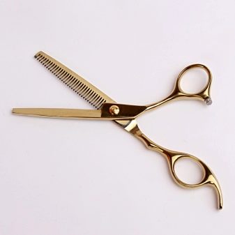 Філіруваний чубчик (93 фото): як правильно зробити косу, пряму і проріджену чубок на бік в домашніх умовах звичайними та філірувальними ножицями?