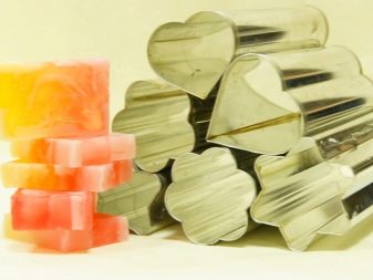 Форми для миловаріння: силіконові, пластикові і дерев’яні формочки для мила ручної роботи. Як робити форми своїми руками в домашніх умовах?