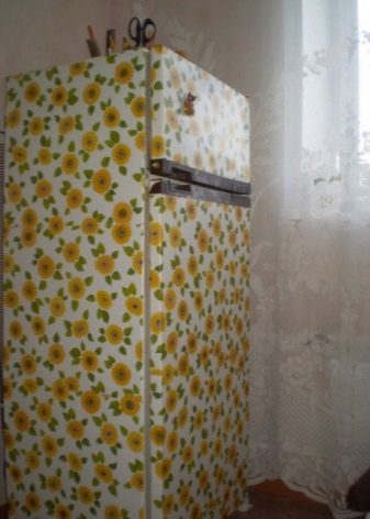 Холодильник в передпокої (32 фото): варіанти дизайну передпокою з технікою. Як заховати холодильник в коридорі?