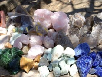 Камінь котяче око (42 фото): як виглядає натуральний мінерал? Значення і магічні властивості, опис рожевих і зелених, блакитних і білих каменів