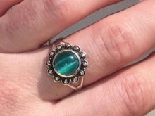 Камінь котяче око (42 фото): як виглядає натуральний мінерал? Значення і магічні властивості, опис рожевих і зелених, блакитних і білих каменів