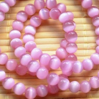 Камінь котяче око (42 фото): як виглядає натуральний мінерал? Значення і магічні властивості, опис рожевих і зелених, блакитних і білих каменів