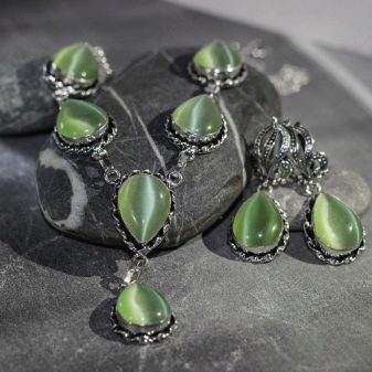 Камінь котяче око (42 фото): як виглядає натуральний мінерал? Значення і магічні властивості, опис рожевих і зелених, блакитних і білих каменів