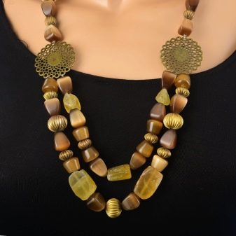 Камінь котяче око (42 фото): як виглядає натуральний мінерал? Значення і магічні властивості, опис рожевих і зелених, блакитних і білих каменів