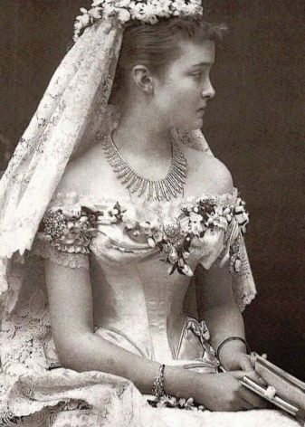 Камінь котяче око (42 фото): як виглядає натуральний мінерал? Значення і магічні властивості, опис рожевих і зелених, блакитних і білих каменів