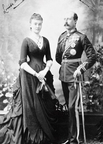 Камінь котяче око (42 фото): як виглядає натуральний мінерал? Значення і магічні властивості, опис рожевих і зелених, блакитних і білих каменів