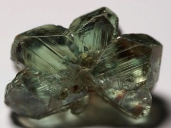 Камінь котяче око (42 фото): як виглядає натуральний мінерал? Значення і магічні властивості, опис рожевих і зелених, блакитних і білих каменів