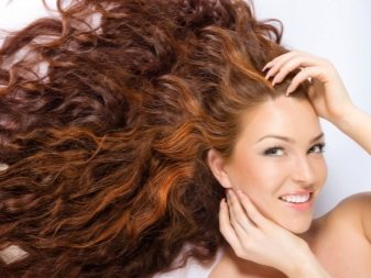 Коричнева хна для волосся (11 фото): особливості світло-коричневої, темно-коричневої і золотисто-коричневої хни. Як її використовувати?