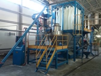 Корм в пакетиках для кішок: з чого роблять і скільки котячого корму давати коту в день? Як відучити кішок є рідкий корм?