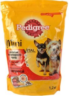 Корми для той-тер’єра: сухі корми преміум-класу та інші варіанти для цуценяти і дорослого собаки. Чим краще годувати?