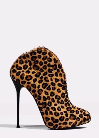 Короткі ботильйони (22 фото): з чим носити моделі на високому каблуці