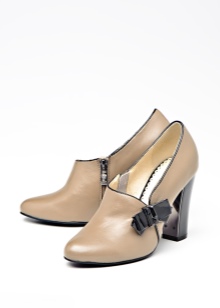 Короткі ботильйони (22 фото): з чим носити моделі на високому каблуці