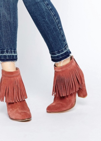 Короткі ботильйони (22 фото): з чим носити моделі на високому каблуці