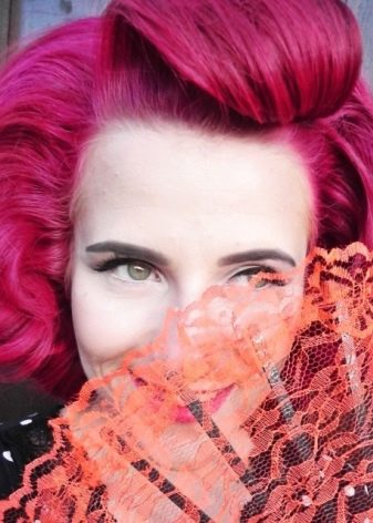 Короткі червоні волосся (33 фото): відтінки червоного кольору для дівчат зі стрижкою каре з чубчиком і без