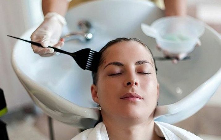 Короткі червоні волосся (33 фото): відтінки червоного кольору для дівчат зі стрижкою каре з чубчиком і без