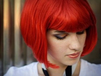 Короткі червоні волосся (33 фото): відтінки червоного кольору для дівчат зі стрижкою каре з чубчиком і без