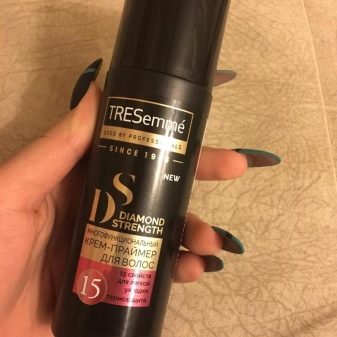 Короткі червоні волосся (33 фото): відтінки червоного кольору для дівчат зі стрижкою каре з чубчиком і без