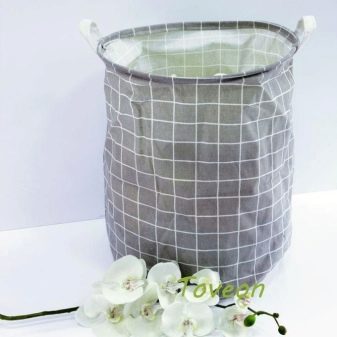 Корзина для білизни в ванну (56 фото): вбудовані вузькі і кутові, плетені скриньки для брудної білизни і контейнери розміром 15 см, 20 і 25 см