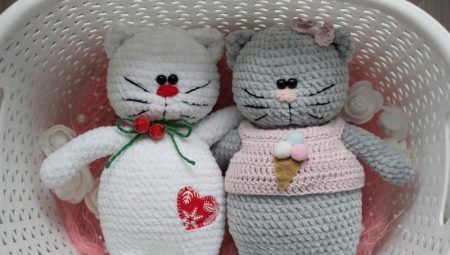 Коти амігурумі: опис і схеми в’язання гачком, іграшки Матроскін і «Три кота», в’язаний Басик і кошеня Гав, Саймон та інші
