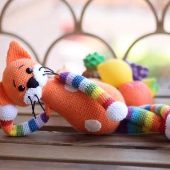 Коти амігурумі: опис і схеми в’язання гачком, іграшки Матроскін і «Три кота», в’язаний Басик і кошеня Гав, Саймон та інші
