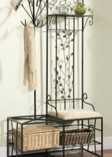 Ковані вішалки в передпокій (42 фото): вибираємо настінні і підлогові ковані вішалки, приклади в інтер’єрі