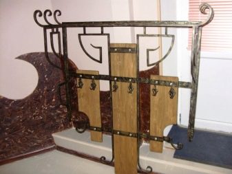 Ковані вішалки в передпокій (42 фото): вибираємо настінні і підлогові ковані вішалки, приклади в інтер’єрі