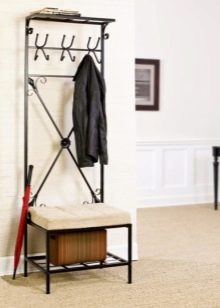 Ковані вішалки в передпокій (42 фото): вибираємо настінні і підлогові ковані вішалки, приклади в інтер’єрі
